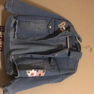 Denim jacket with flower embroidered